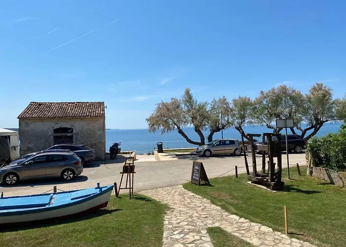 Erna - Cherry & Blue Novigrad Istria